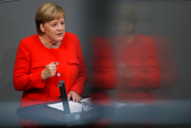 Merkelová: Je v záujme Nemecka podporovať pakt OSN, obmedzí prílev migrantov do našej krajiny. 1