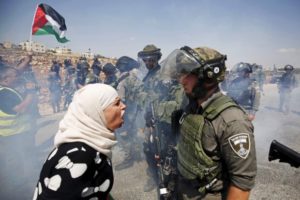 palestinian-woman-argues-with-israeli-border-policeman-west-bank-1 1