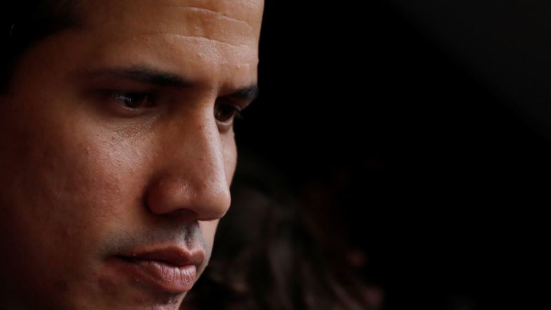 Kríza vo Venezuele: Generál vzdušných síl vyhlásil vernosť Guaidóovi. 1