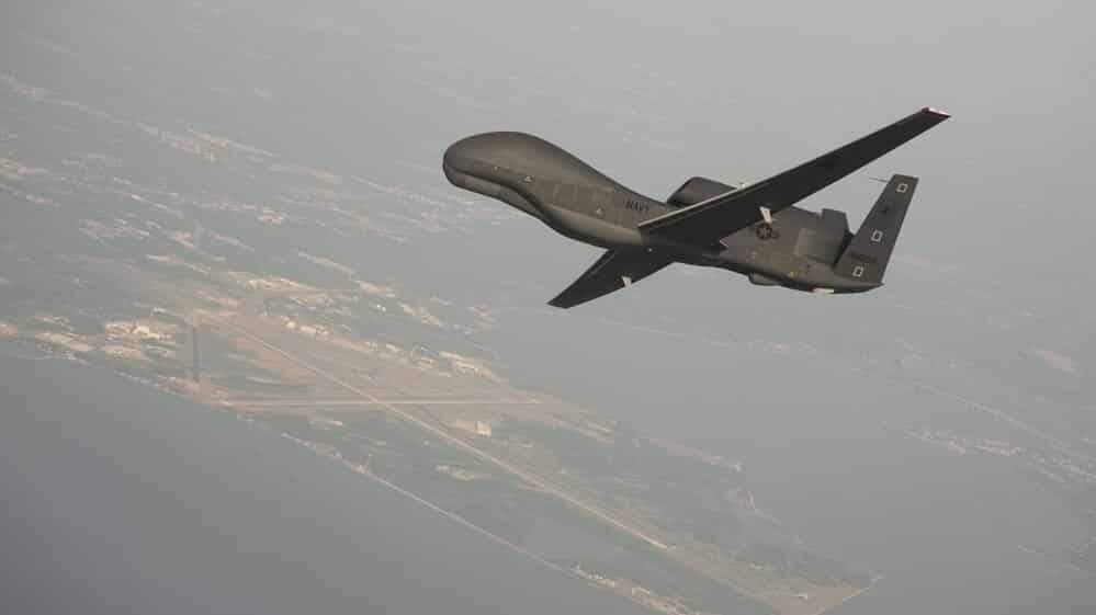 Prvé foto trosiek zostreleného dronu USA nad Iránom. 1