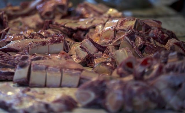 Budeme jesť lacné mäso napichané hormónami? EÚ povolila dovoz hovädzieho mäsa z USA. 1