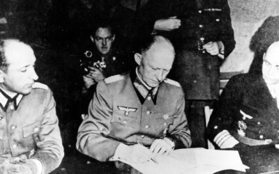 Před 75 lety složila Evropa zbraně. Dvakrát podepsaná kapitulace ale poukázala na novou prohlubující se propast.