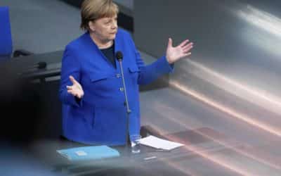 Merkelová vidí verdikt soudu ve věci nákupu dluhopisů jako podnět pro hlubší integraci eurozóny.