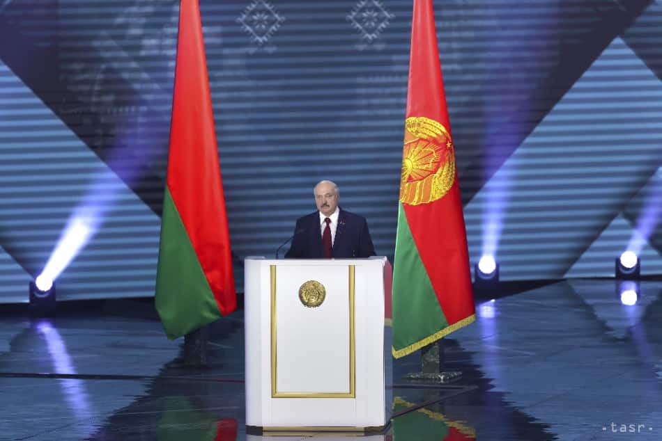 Lukašenko zvolal bezpečnostnú radu, demonštranom odporučil nájsť si prácu. 1