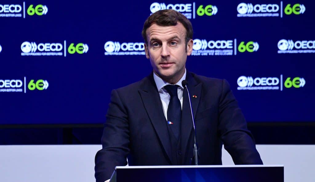 Francúzsky prezident Emmanuel Macron mal pozitívny test na Covid-19. 1