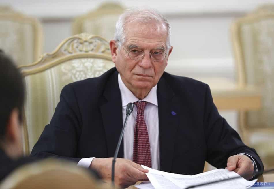 Borrell: EÚ je vážne znepokojená pohybom ruských vojsk pri Ukrajine. 1