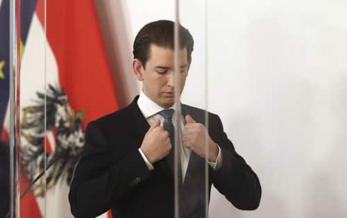 Rakúsko sužuje škandál: Korupcia aj 2500 fotiek penisu v mobile! Kancelár Kurz prežíva ťažké časy. 1