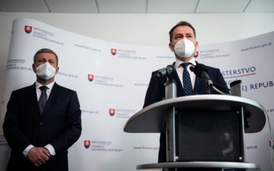 Slovensko bude očkovat jen schválenými vakcínami, rozhodl ministr zdravotnictví.