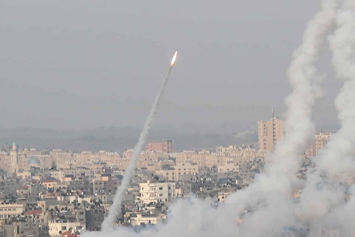 Vzduchem nad Izraelem létají rakety. Kvůli násilí v Jeruzalémě útočí Hamas, Izrael provedl odvetu. 1