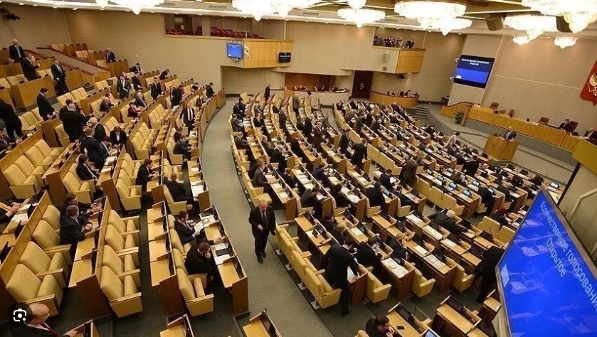 Ruský parlament žiada o vyšetrenie údajného financovania terorizmu Západom. 5